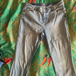 Old navy sz18  skinny jeans distressed